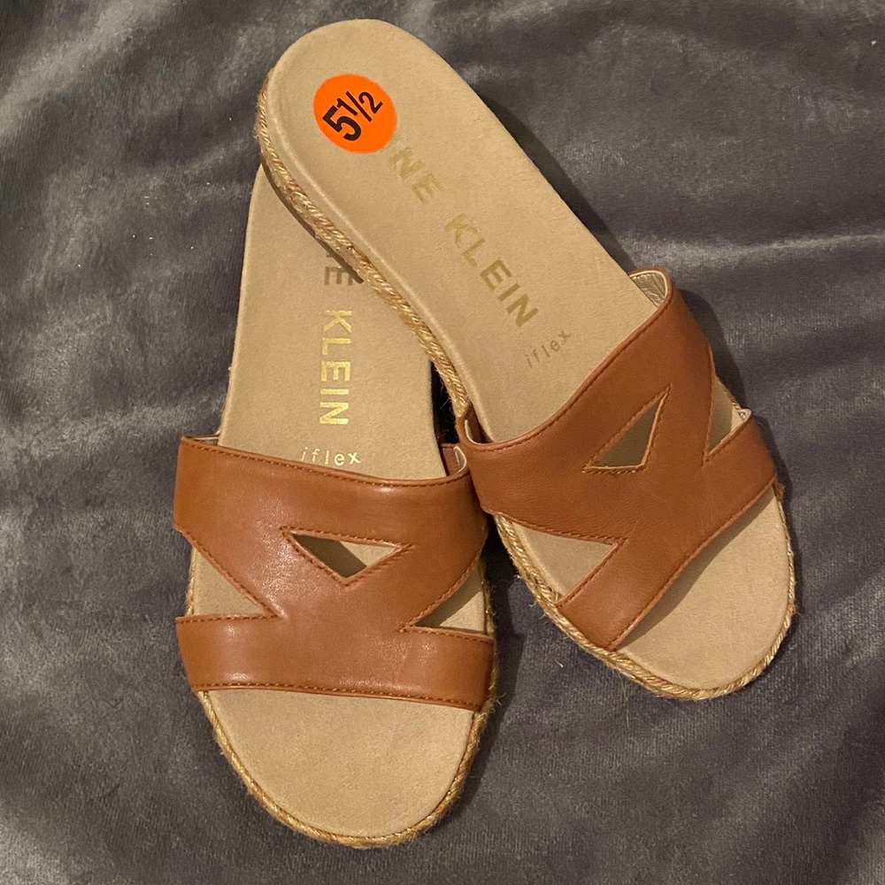 🔴Anne Klein sliders, size 5.5